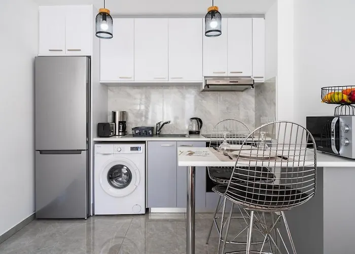 Tangerine Modern 1-br In Larnaca