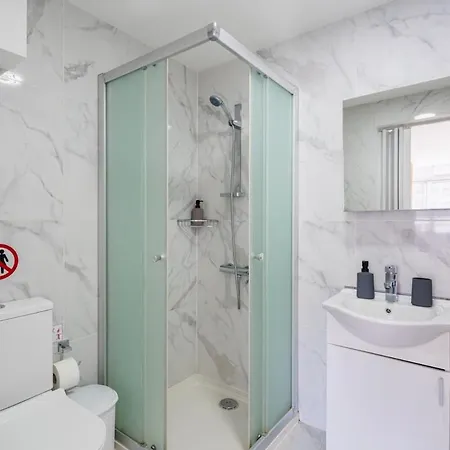 شقة Tangerine Modern 1-br In لارنكا