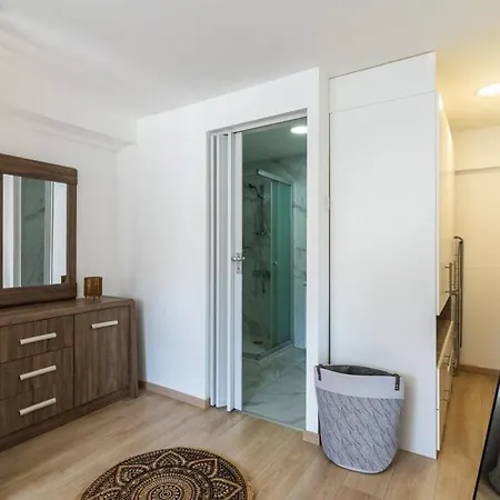Tangerine Modern 1-br In Lárnaka