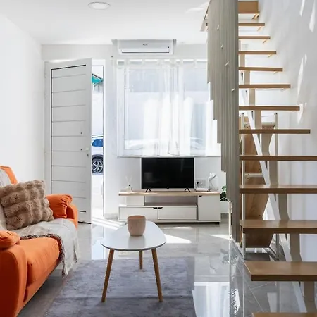 Tangerine Modern 1-br In Apartment Larnaca